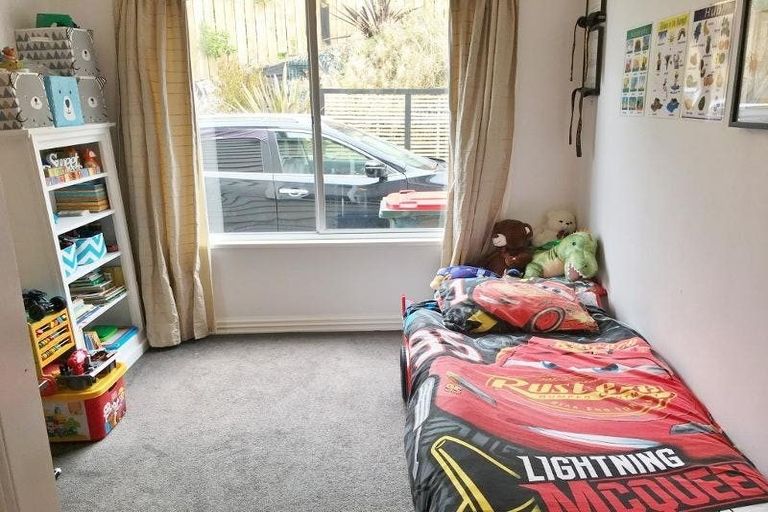 Photo of property in 17 Queen Street, Brighton, Dunedin, 9035