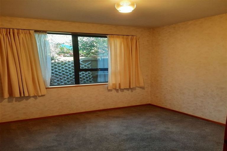 Photo of property in 3 Broadfell Avenue, Avonhead, Christchurch, 8042