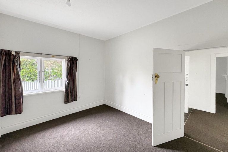 Photo of property in 16 Marne Street, Hokowhitu, Palmerston North, 4410