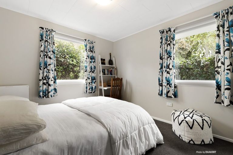 Photo of property in 11 Middlesex Place, Northland, Wellington, 6012