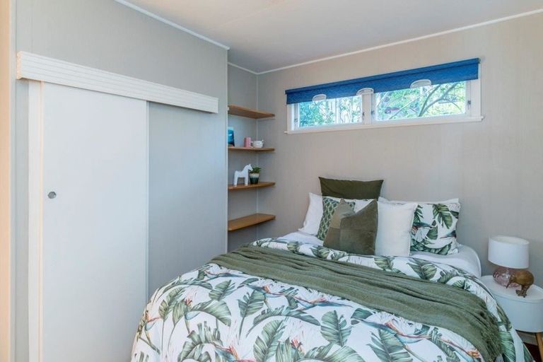 Photo of property in 17 Hughes Street, Waikanae Beach, Waikanae, 5036