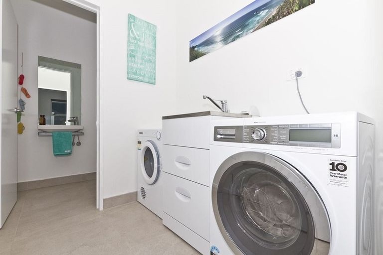 Photo of property in 3 Couldrey Crescent, Red Beach, 0932