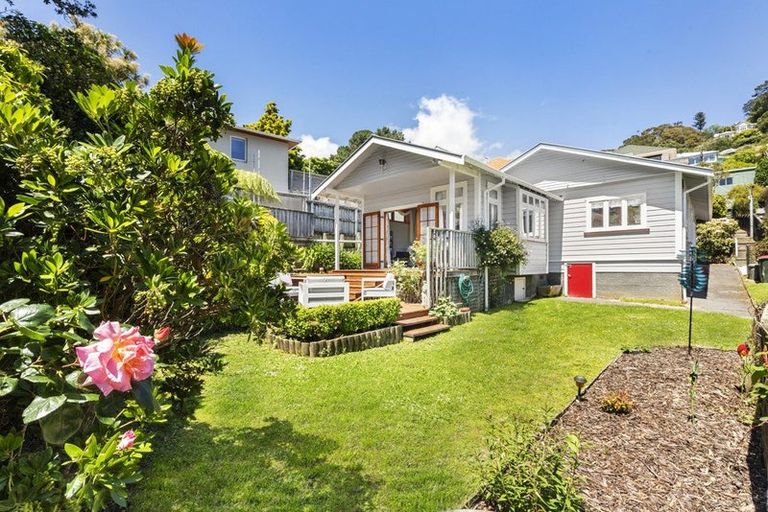 Photo of property in 166 Wadestown Road, Wadestown, Wellington, 6012