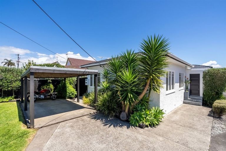 Photo of property in 1/115 Shakespeare Road, Milford, Auckland, 0620