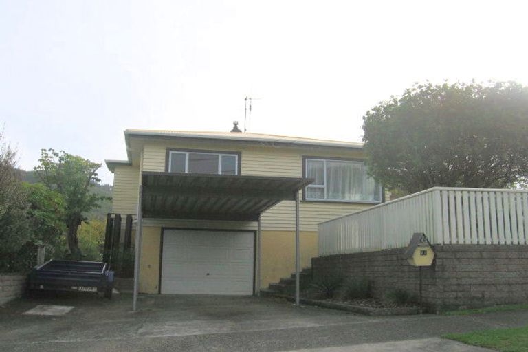 Photo of property in 21 Saint Johns Terrace, Tawa, Wellington, 5028