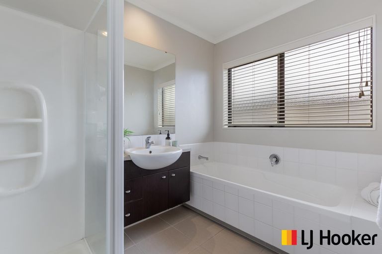 Photo of property in 11 Allerton Place, Wattle Downs, Auckland, 2103