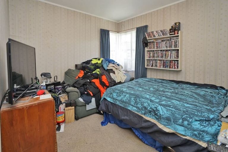 Photo of property in 24 Oxford Street, Fairfield, Hamilton, 3214