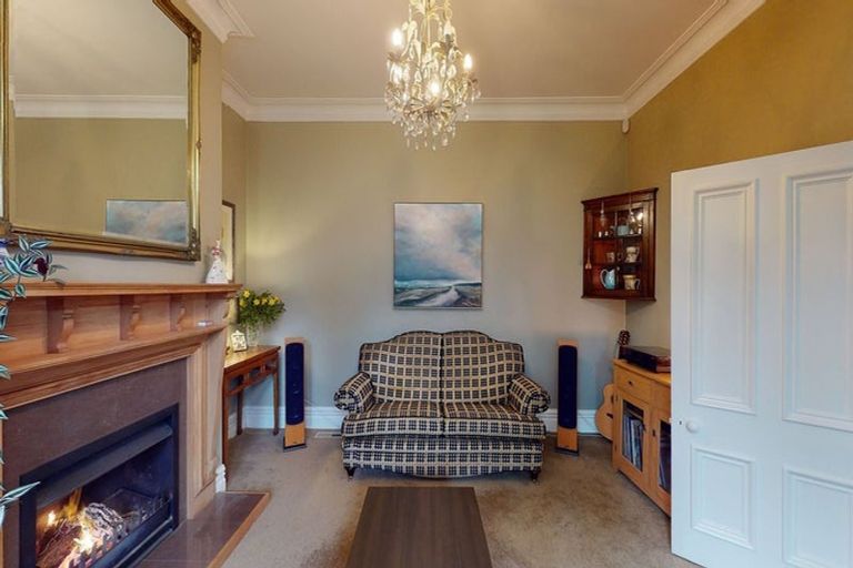 Photo of property in 37 Grove Road, Kelburn, Wellington, 6012