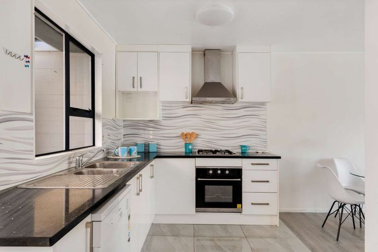 Photo of property in 2/11 Overton Road, Papatoetoe, Auckland, 2025