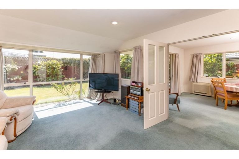 Photo of property in 3 Farquhars Road, Redwood, Christchurch, 8051