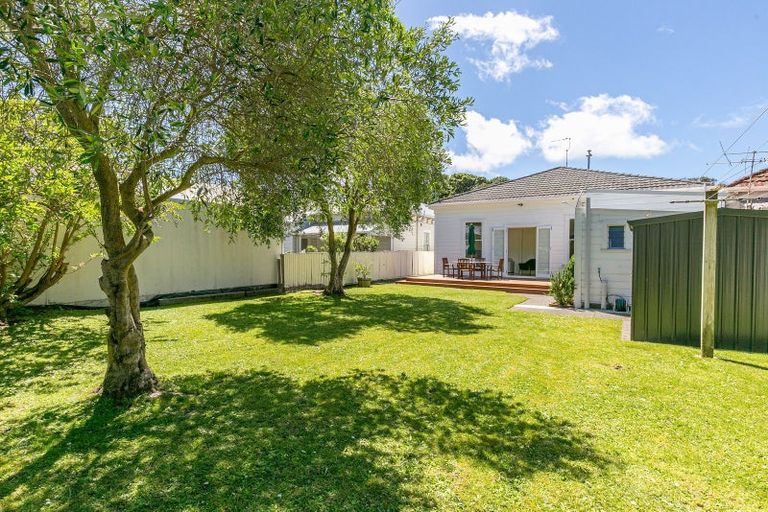 Photo of property in 54 Kilbirnie Crescent, Kilbirnie, Wellington, 6022