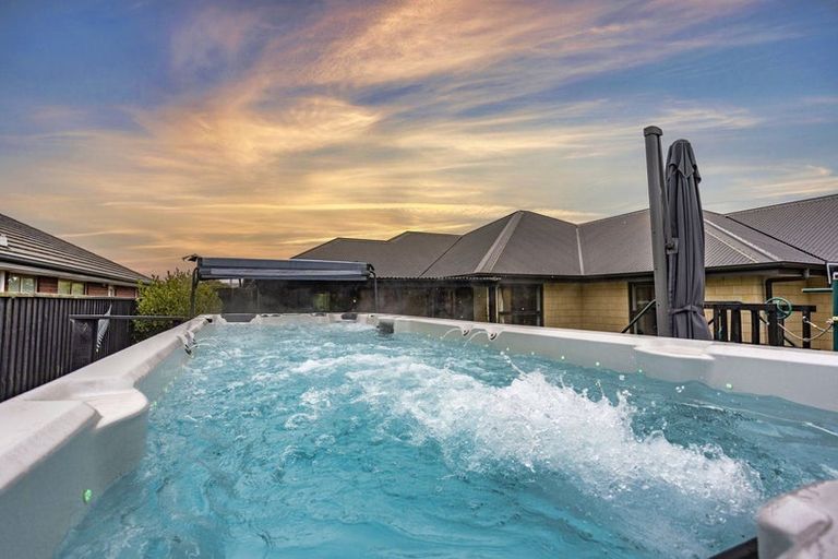 Photo of property in 13 Lancewood Way, Rangiora, 7400