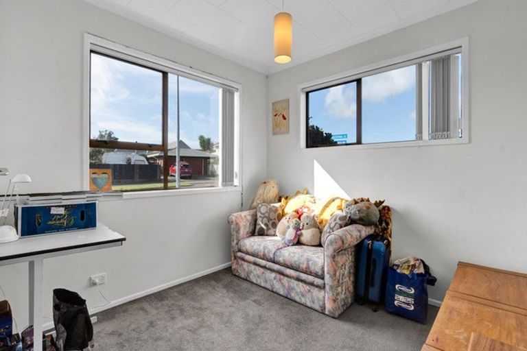 Photo of property in 25 Puketotara Street, Highlands Park, New Plymouth, 4312