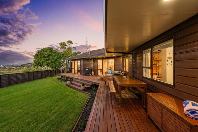 Photo of property in 22 Matisse Drive, West Harbour, Auckland, 0618