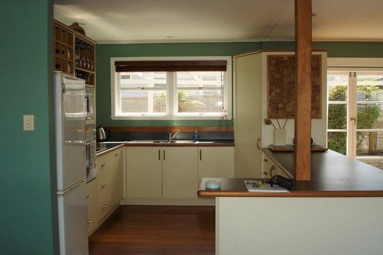 Photo of property in 55 Forrest Hill Road, Milford, Auckland, 0620