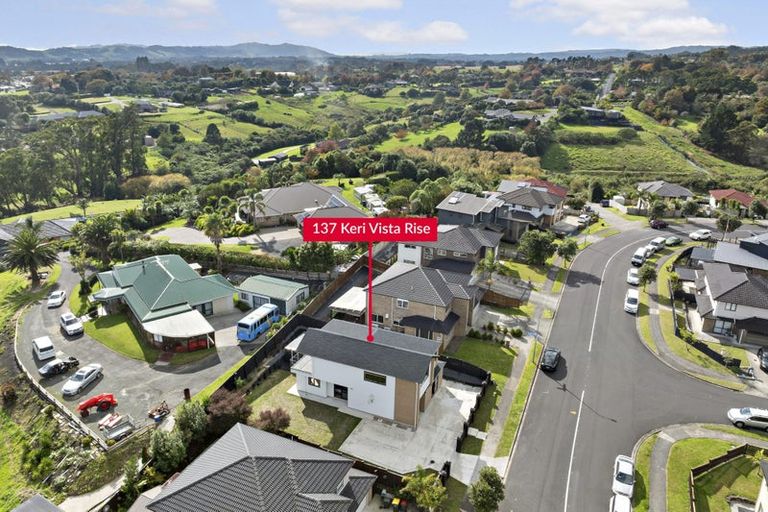 Photo of property in 137 Keri Vista Rise, Papakura, 2110