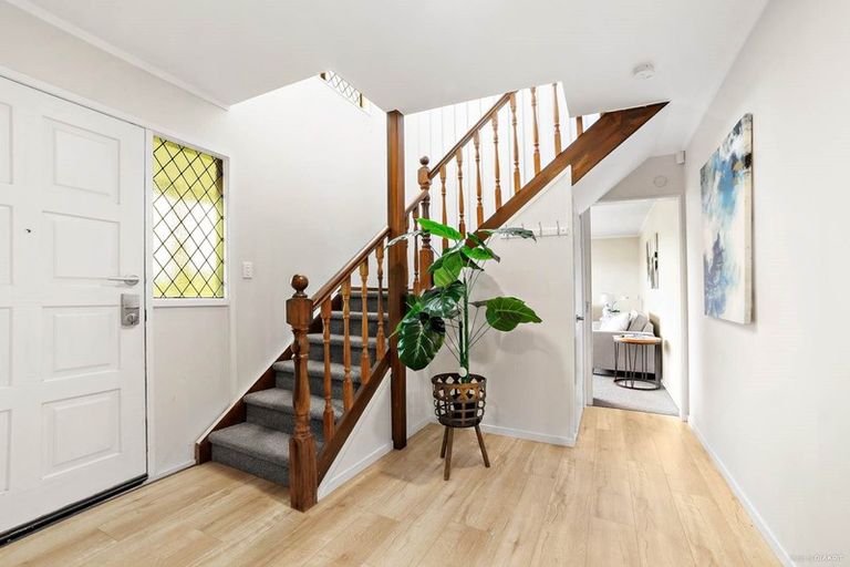 Photo of property in 3 Noeleen Street, Glenfield, Auckland, 0629