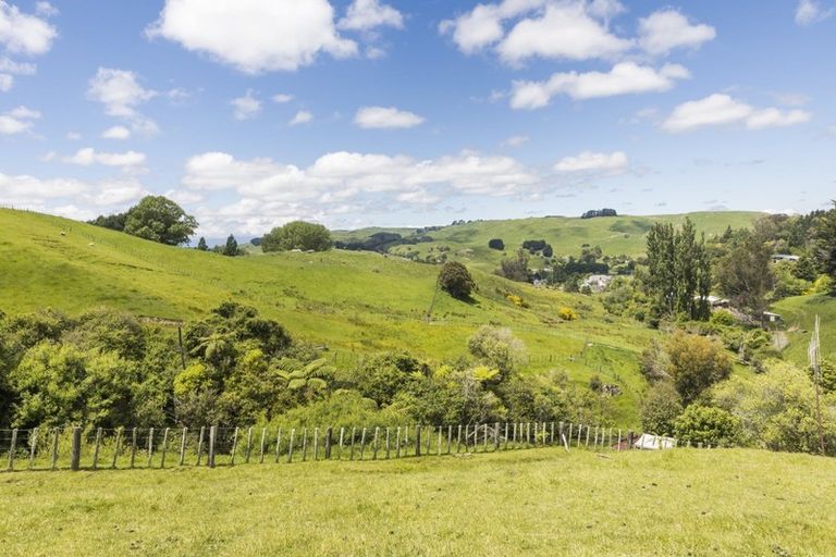 Photo of property in 18 Marshall Road, Hunterville, 4730