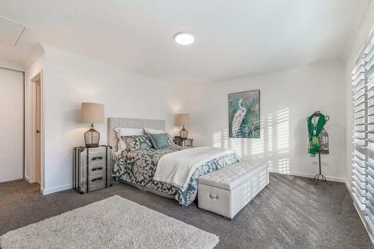 Photo of property in 18 Kensington Drive, Orewa, 0931