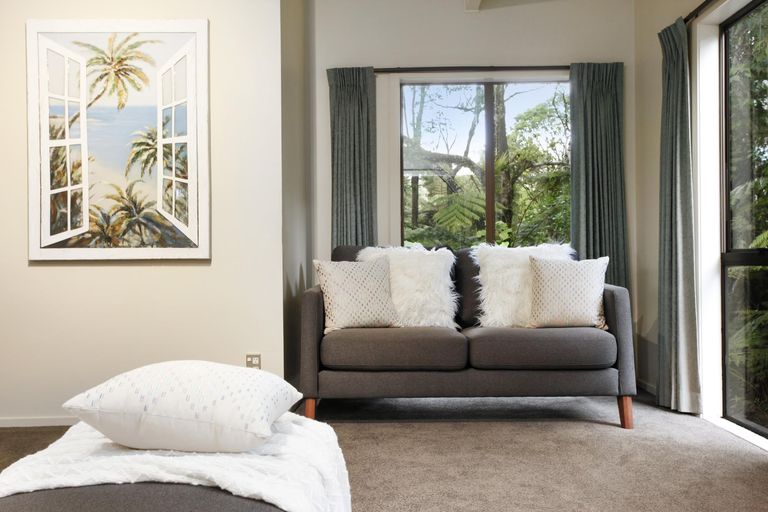 Photo of property in 24 Atarua Gardens, Waiatarua, Auckland, 0604