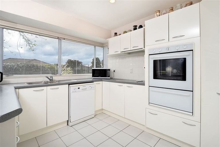Photo of property in 22 Suncrest Drive, West Harbour, Auckland, 0618