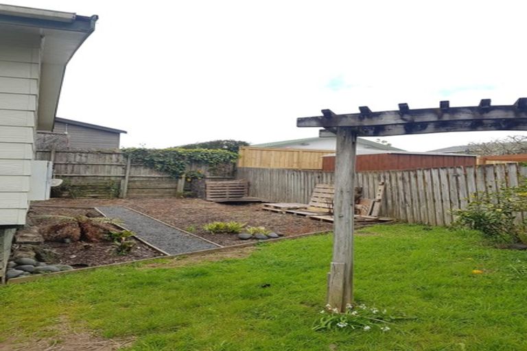 Photo of property in 2/20 Kamara Road, Glen Eden, Auckland, 0602