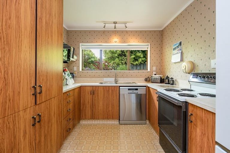 Photo of property in 17a Coates Street, Tawa, Wellington, 5028