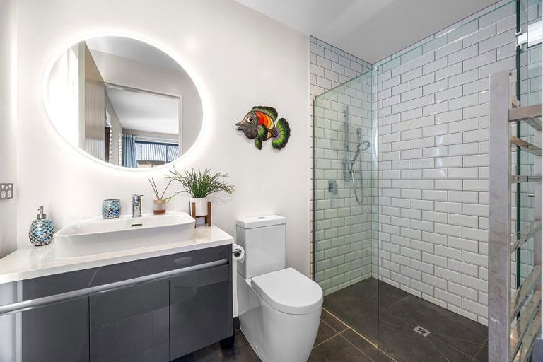 Photo of property in 8 Parkridge Place, Mount Pleasant, Christchurch, 8081