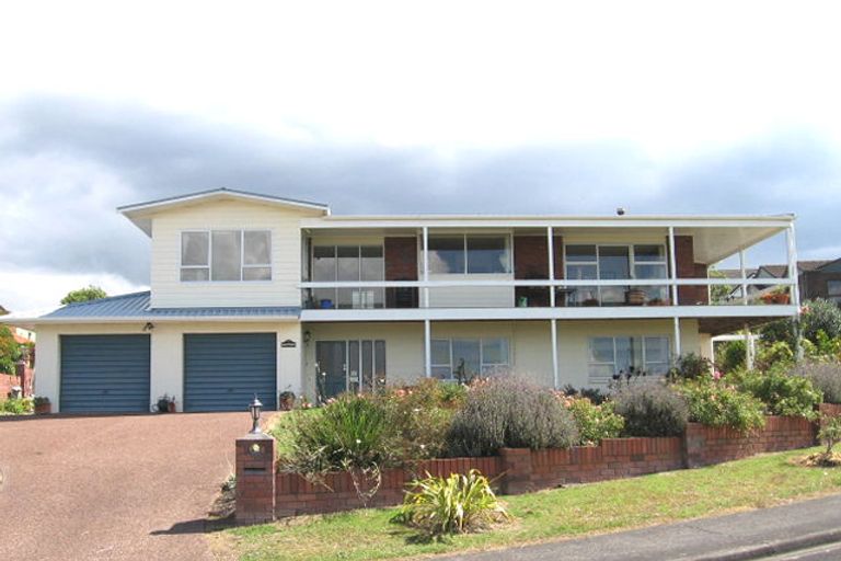 Photo of property in 2 Parkside Road, West Harbour, Auckland, 0618