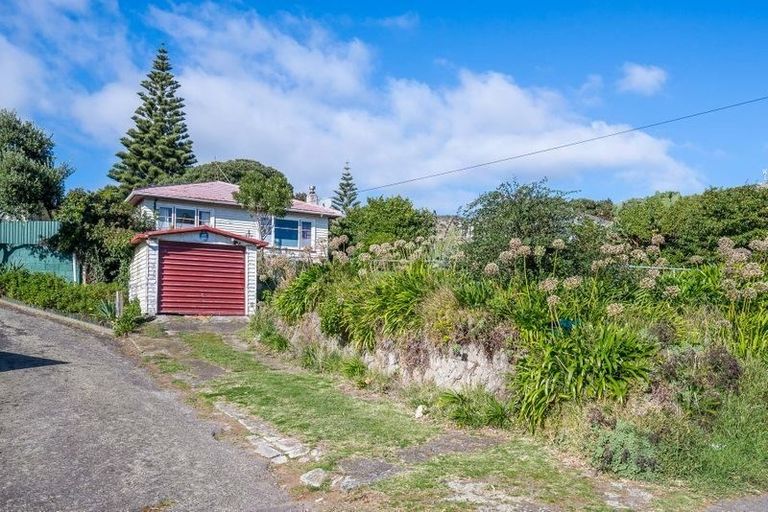 Photo of property in 104 Wellington Road, Paekakariki, 5034
