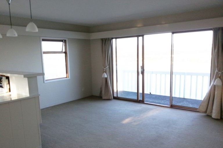 Photo of property in 27 Kaikoura Street, Maupuia, Wellington, 6022