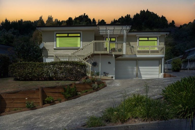 Photo of property in 91 Milton Terrace, Picton, 7220