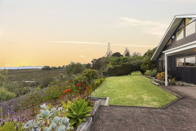 Photo of property in 1/44 Rewarewa Road, Te Atatu Peninsula, Auckland, 0610