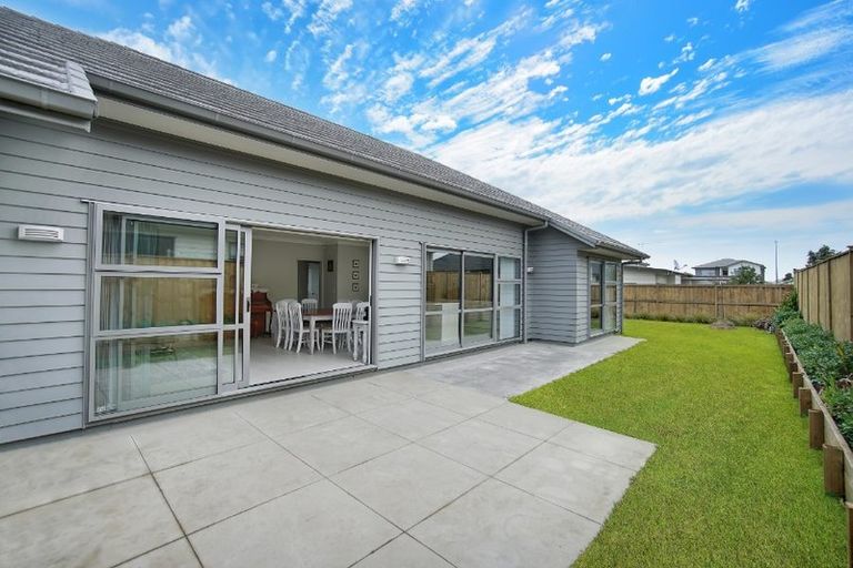 Photo of property in 14 Gelderland Way, Karaka, Papakura, 2113