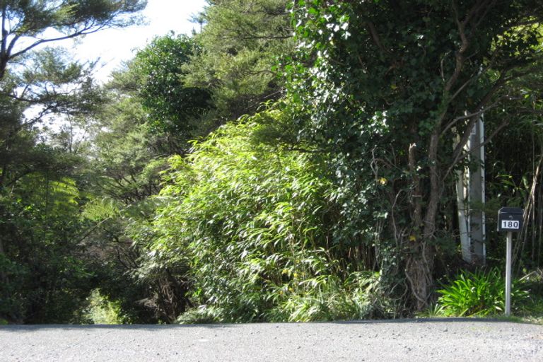 Photo of property in 180 Forest Hill Road, Waiatarua, Auckland, 0612