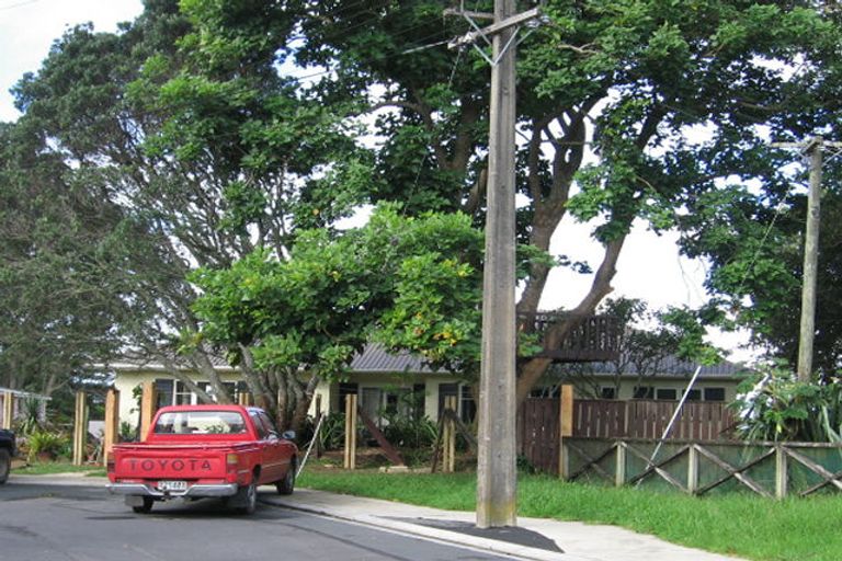 Photo of property in 77 Minnehaha Avenue, Titirangi, Auckland, 0604