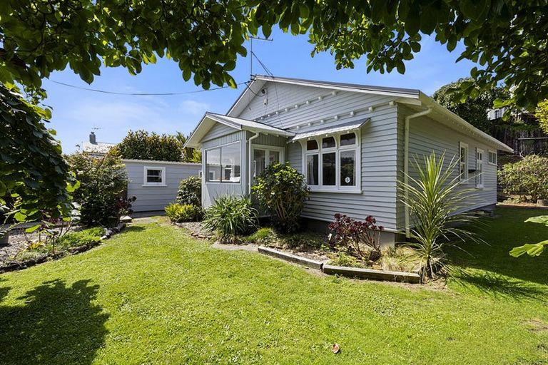 Photo of property in 105 Fulford Street, New Plymouth, 4310