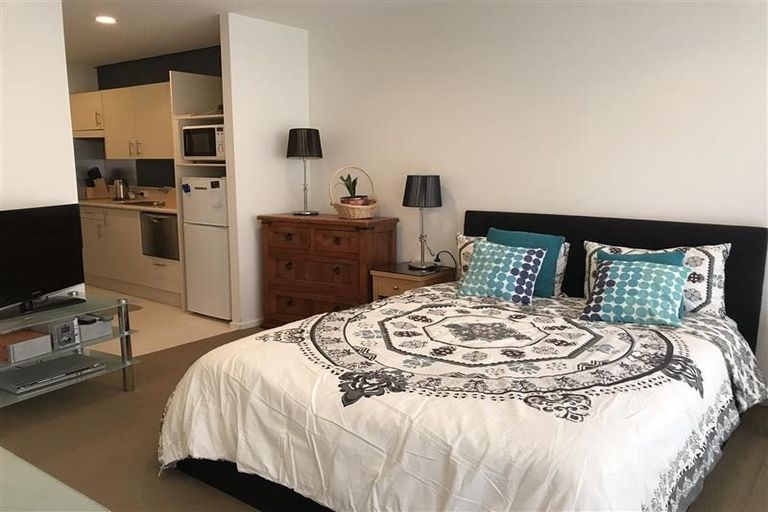 Photo of property in Terrace Heights Apartments, 2/163p The Terrace, Wellington Central, Wellington, 6011