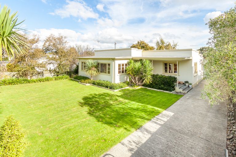 Photo of property in 72 Heretaunga Street, Palmerston North, 4414