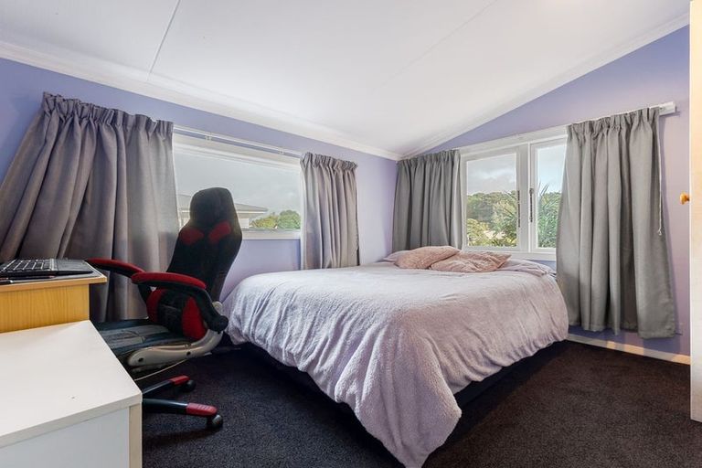 Photo of property in 36 Renown Road, Raumati South, Paraparaumu, 5032