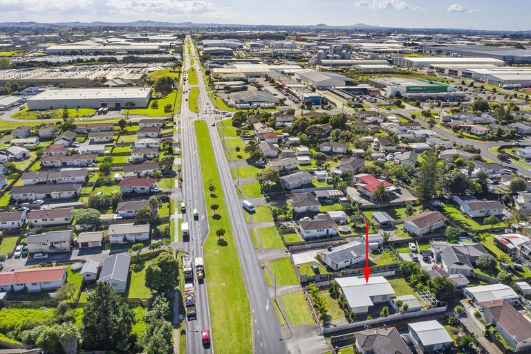 Photo of property in 328 Roscommon Road, Clendon Park, Auckland, 2103