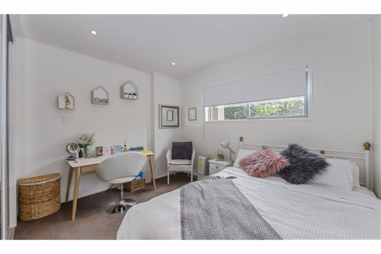 Photo of property in 1 Pluto Place, Beach Haven, Auckland, 0626