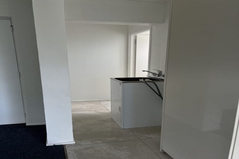 Photo of property in 11 Ian Place, Glendene, Auckland, 0602