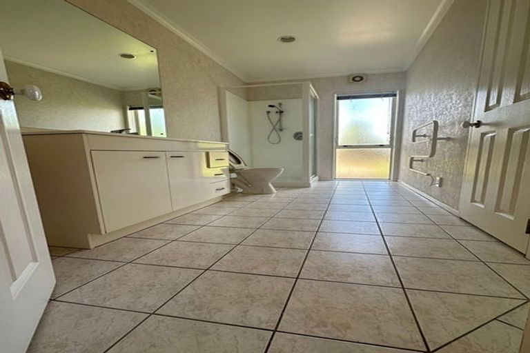 Photo of property in 9 Belsomet Place, Golflands, Auckland, 2013