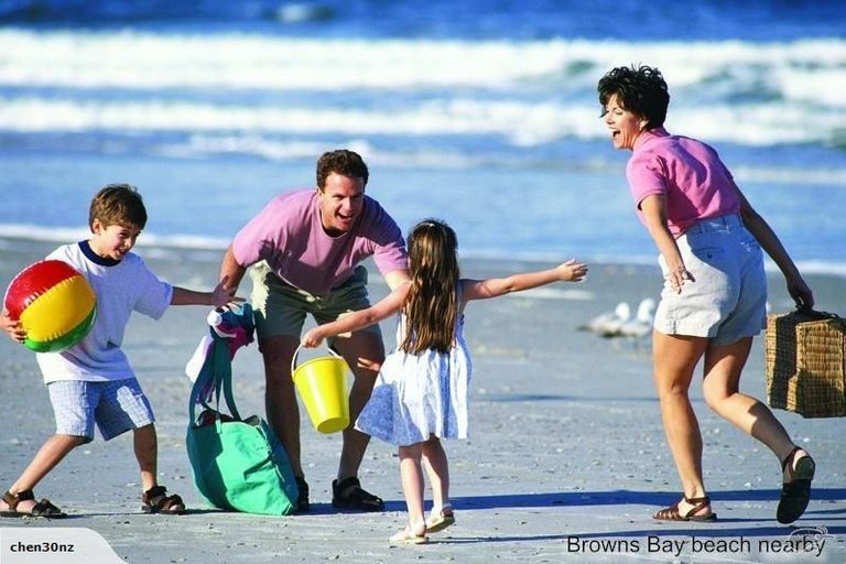 Photo of property in 52 Carlisle Road, Browns Bay, Auckland, 0630