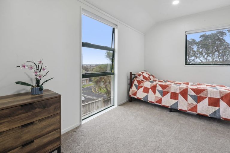 Photo of property in 906a East Coast Road, Northcross, Auckland, 0630