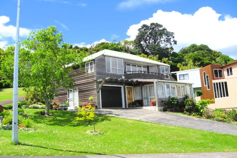 Photo of property in 30 Zita Avenue, Matakatia, Whangaparaoa, 0930
