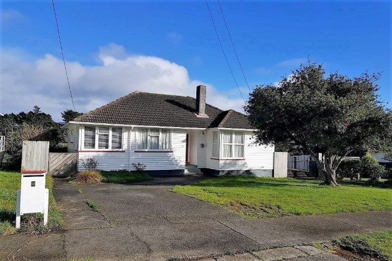 Photo of property in 9 Castor Crescent, Cannons Creek, Porirua, 5024
