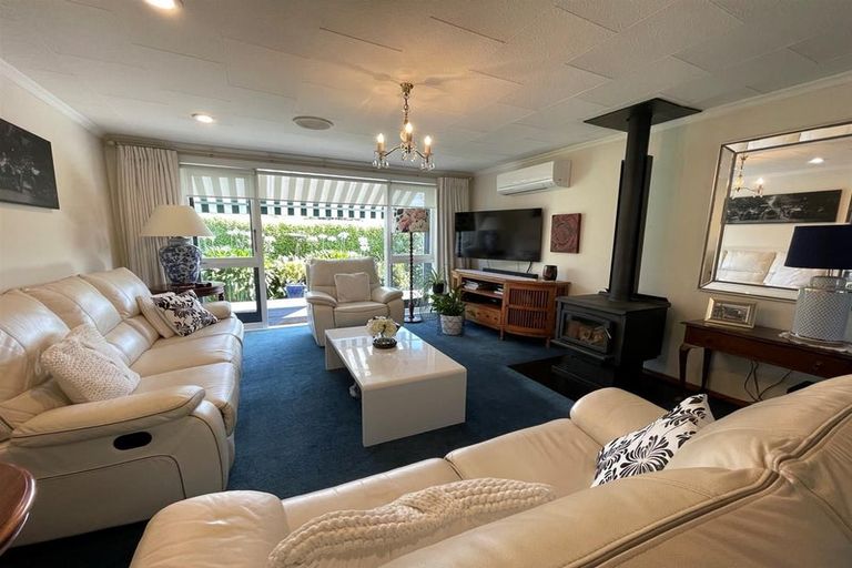 Photo of property in 12 Parsonage Road, Waimate, 7924