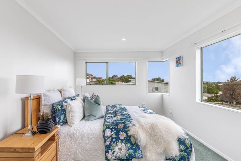 Photo of property in 2/555 Glenfield Road, Glenfield, Auckland, 0629